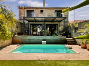 Santal : maison avec piscine entre terre et mer